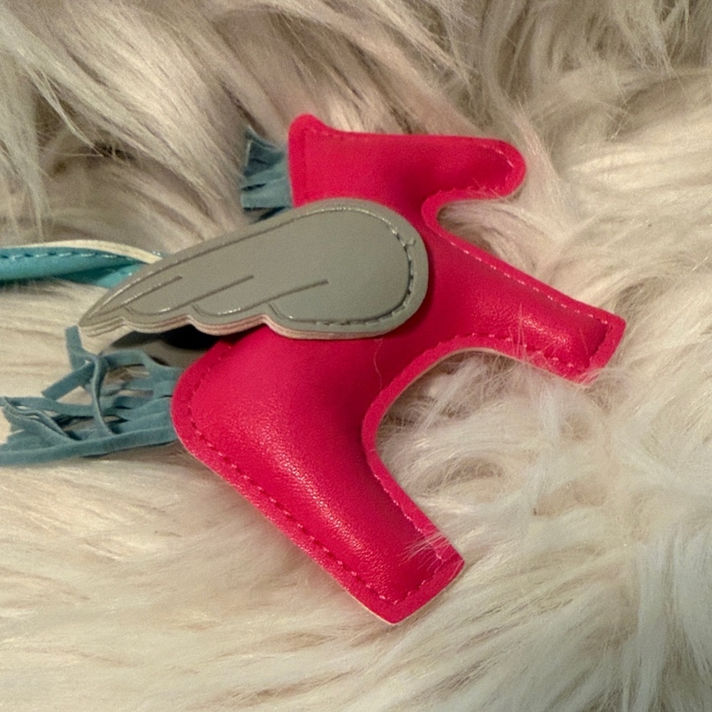 Winged Horse Bag Tag or Key Holder - Flying Pony - Picture 4 of 7